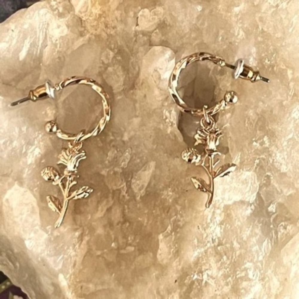 Small Boho Gold Round Hoop Post Earrings w/ Rose Charm -90's Inspo Y2K Gift -New - Picture 3 of 16